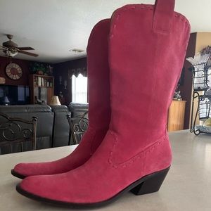 Gianni Bini Size 8 Pink Suede Boots.